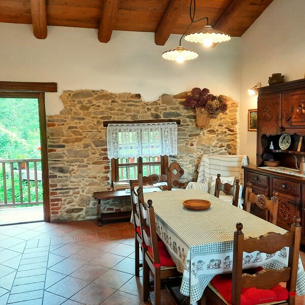 Esterno della Baita nel Bosco di Brossasco