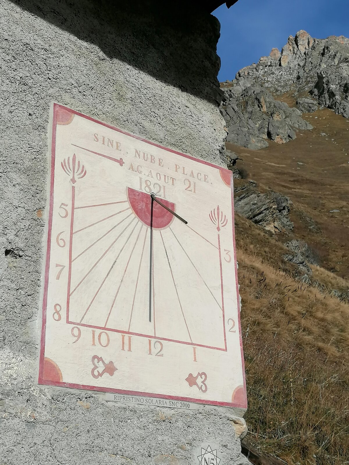 Orologio solare a Bellino, baite Croset